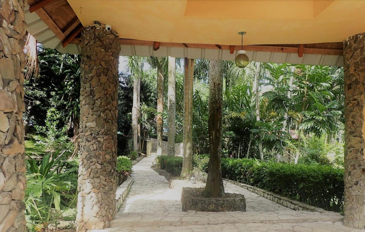 Hotel Colinas Del Rey Hato Mayor Del Rey Esterno foto