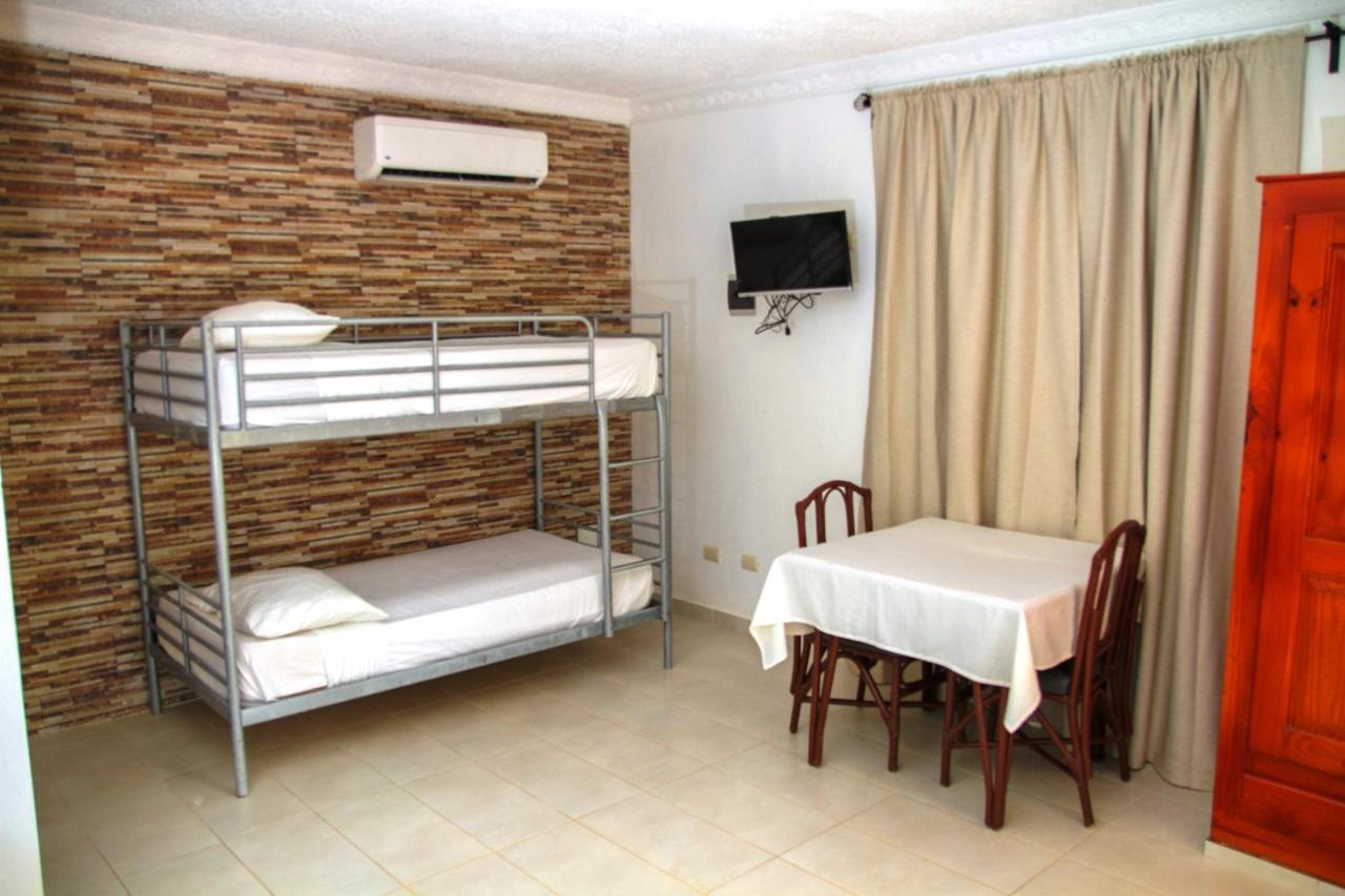 Hotel Colinas Del Rey Hato Mayor Del Rey Esterno foto
