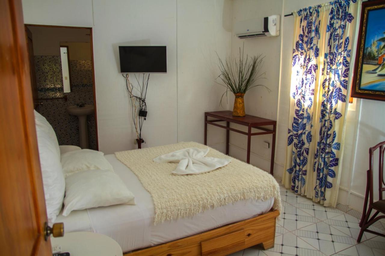 Hotel Colinas Del Rey Hato Mayor Del Rey Esterno foto